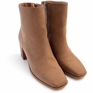 Time & Tru Women's Tan Ankle Boots. Size 8